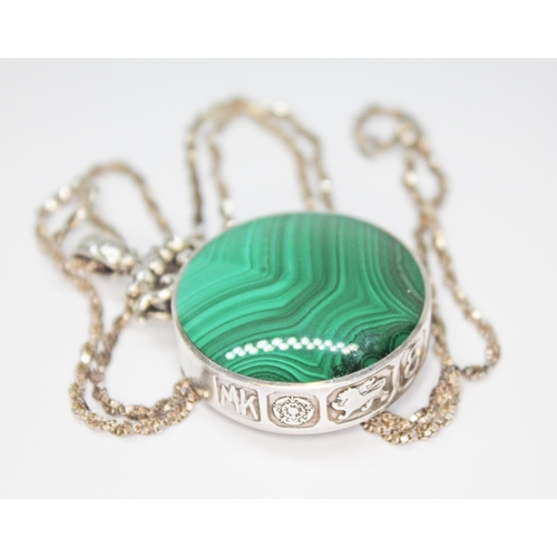 74 - A modern hallmarked silver pendant set with malachite to one side and red jasper to the other, lengt... 