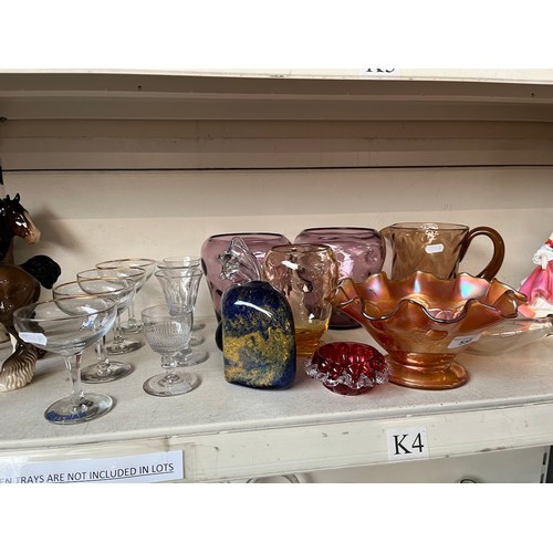 558 - A selection of glass to include Whitefriars, art glass, Babycham, etc.