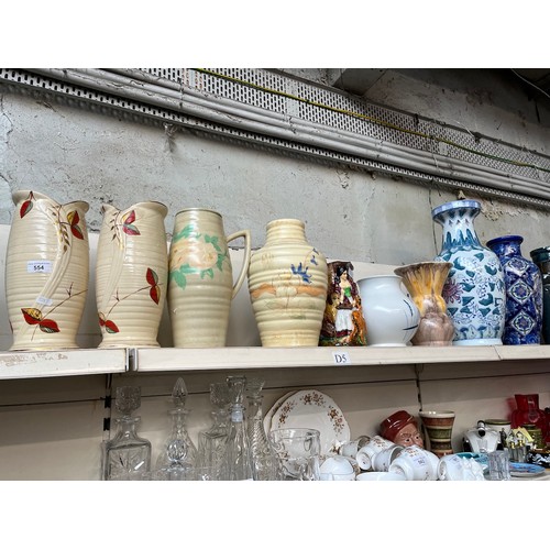 554 - Nine vases and jugs