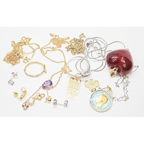 40 - A mixed lot of assorted gold jewellery, comprising chains, pendants, odd earrings, a ring etc. vario... 