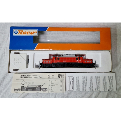 101 - A Roco locomotive HO 43485 OBB BR 1020, 023-6, mint in box.
(Vendors father brought back 2 items eac... 