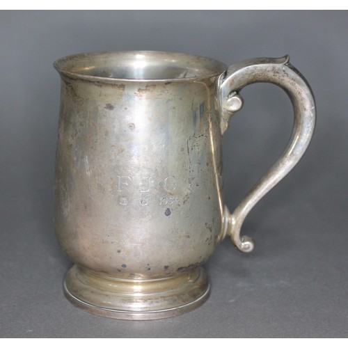 123 - A George V silver tankard with scroll handle, Adie Brothers, Birmingham 1928, height 12.5cm, wt. 11 ... 