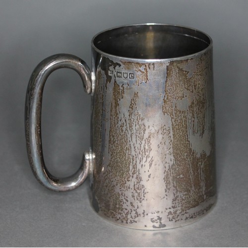 122 - A late Victorian silver tankard, Rupert Favell, London 1900, height 11.5cm, wt. 9ozt.