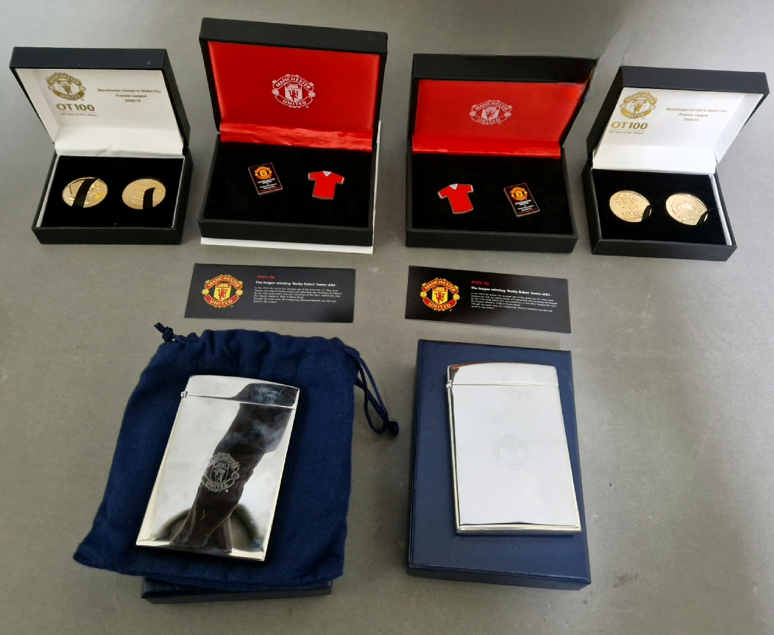 Manchester United memorabilia to include coins badges and 2