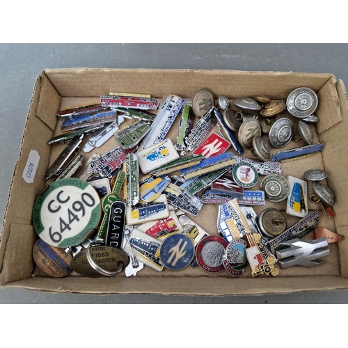 68 - A tray of assorted vintage railway badges & buttons etc.