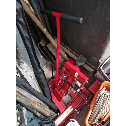 120 - A Clarke Strongarm CML5 hydraulic motorcycle lift