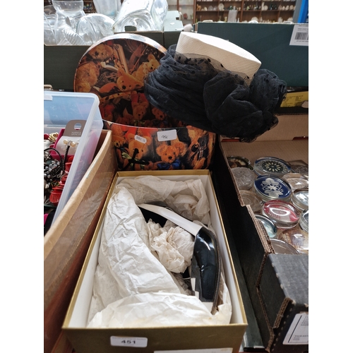 451 - A ladies hat in a hat box and a pair of ladies high heeled shoes by Gina London, size 5