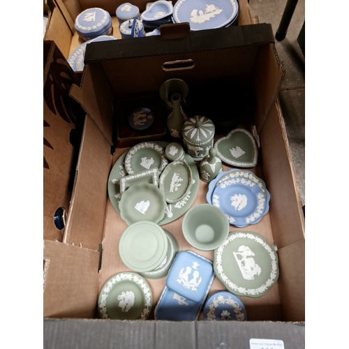 116 - A box of assorted mainly green Wedgwood jasperware