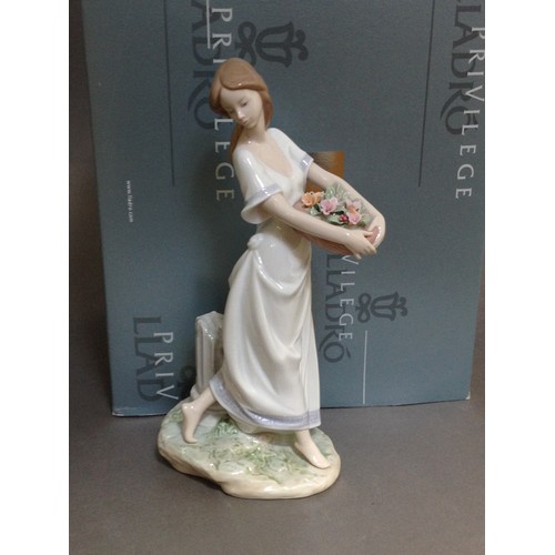 A Lladro Privilege figure, 