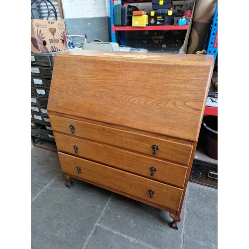 1071 - An oak bureau