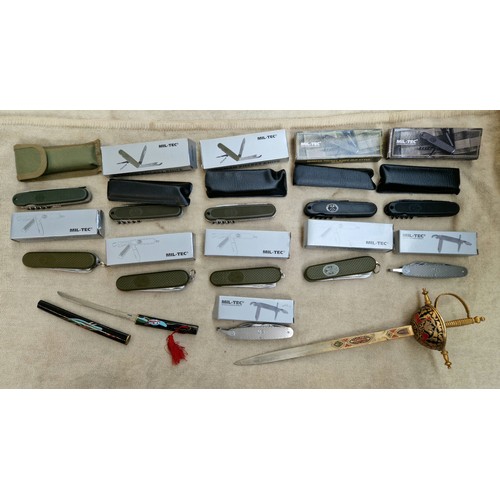 Box of pocket knives etc.