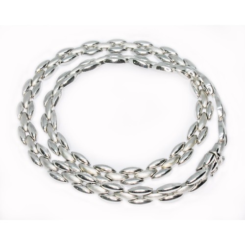 69 - An Italian 18ct white gold rice grain link choker necklace, marked '18K ITALY' and with UK hallmarks... 