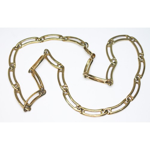 121 - A 9ct yellow gold curved anchor link chain with lobster claw clasp, international convention marks, ... 