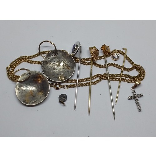 294 - A mixed lot of jewellery including diamond set pieces, gold and yellow metal etc.