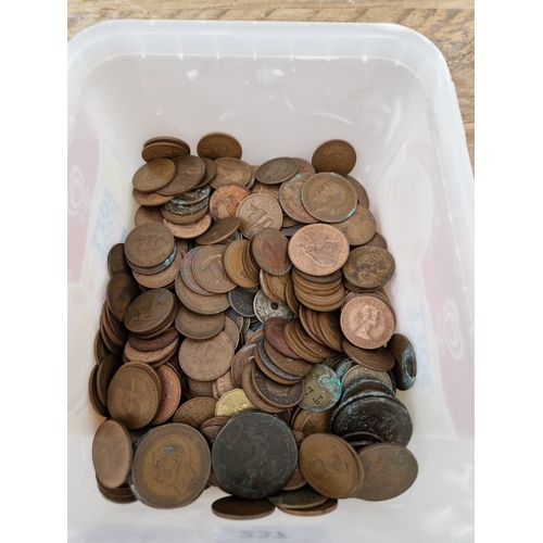 237 - A tub of assorted world coins, mainly GB copper etc.