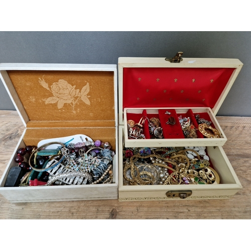 362 - Two boxes containing various pieces of jewellery including vintage and modern to include rings, broo... 