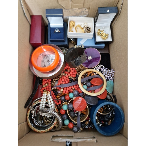 364 - A box of vintage and modern costume jewellery to include bracelets, chains, rings, etc.