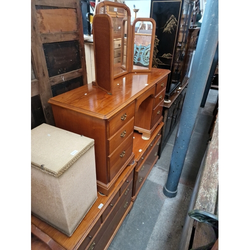 936 - Two chests of drawers and a matching dressing table with triple mirror by Younger.