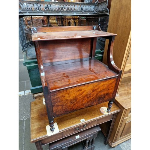 969 - A Georgian mahogany commode.