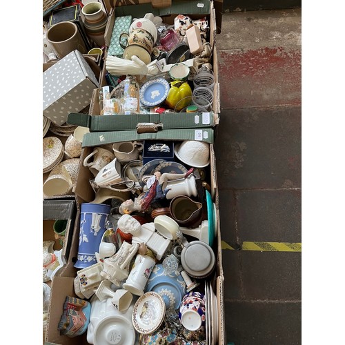 600 - 2 boxes of mixed glass, ceramics etc. including Wedgwood, Royal Doulton, Royal Worcester etc.