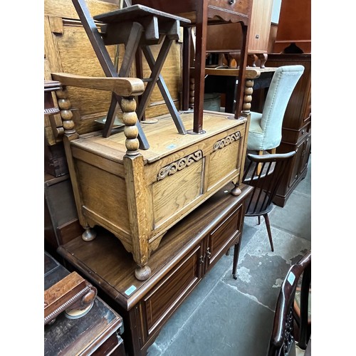 905 - An oak monk's bench/table and an Edwardian inlaid mahogany washstand.