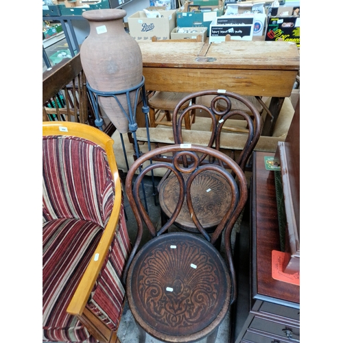 995 - Two bentwood chairs and a terracotta urn on stand.