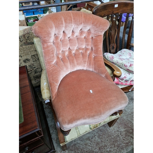 998 - A pink button back bedroom chair