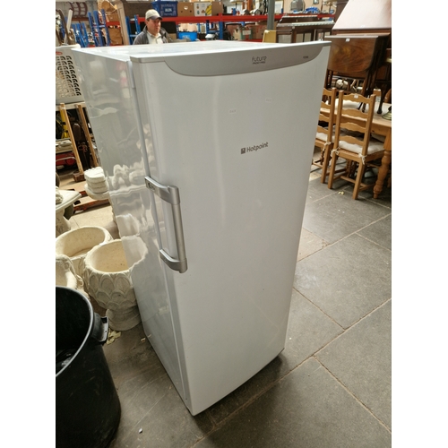 1040 - A Hotpoint frost free upright freezer - Faulty