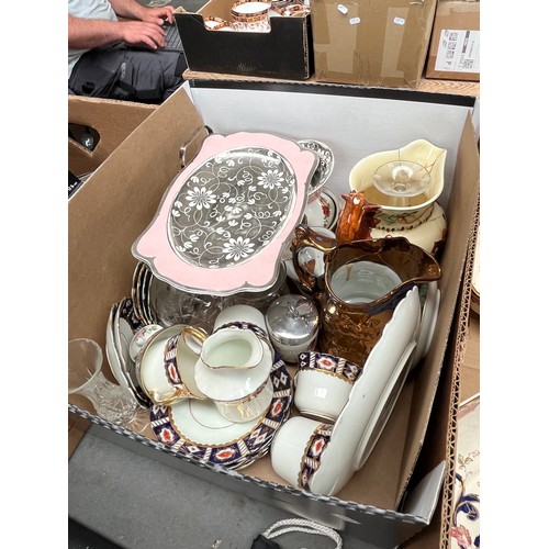 1033 - A box of assorted china and glassware.