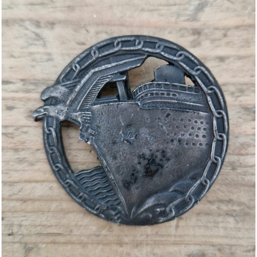 33 - A German WWII Kriegsmarine Blockade Runners badge.