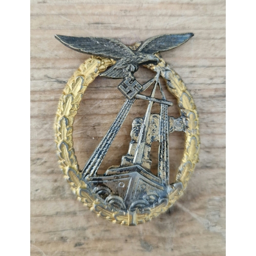 54 - A German WWII Luftwaffe Sea Battle badge.