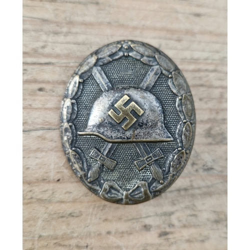 56 - A German WWII Verwundetenabzeichen wound badge, in silver and brass, solid back.