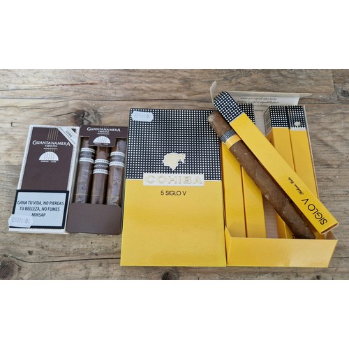 89 - A pack of 5 Cohiba Cuban cigars together with a pack of 3 Guatanamera Cuban cigars.