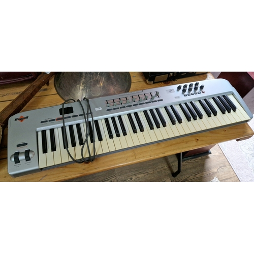 191 - A synthesizer controller keyboard 'M-Audio Oxygen 61' USB midi controller.