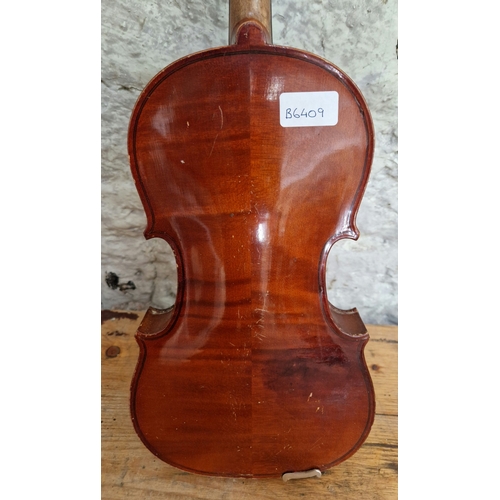 197 - A Czechoslovakian Stradivarius copy violin, two piece back, length 360mm