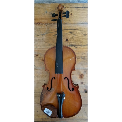 200 - A 20th century Hungarian violin, two piece back, length 357mm, label for Szegedi Hangszerkeszito Val... 