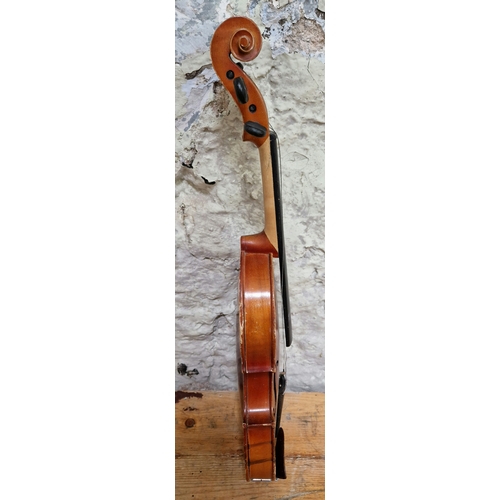 200 - A 20th century Hungarian violin, two piece back, length 357mm, label for Szegedi Hangszerkeszito Val... 