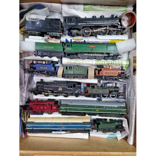 245 - Model railway locomotives, 00/H0 gauge by Hornby, Tri-Ang etc, 11 items