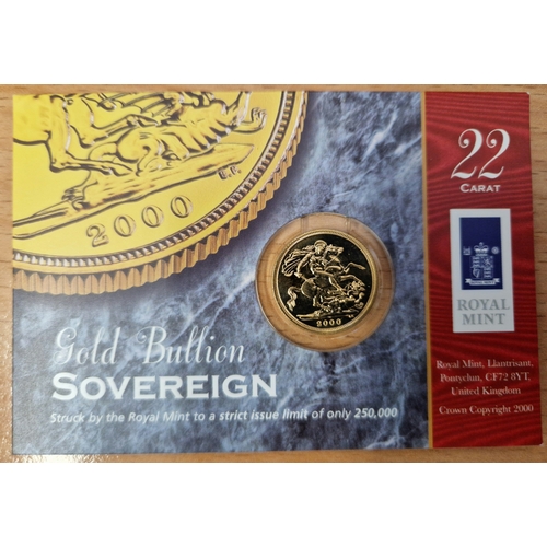 62 - Elizabeth II sovereign, 2000, in Royal Mint presentation card.