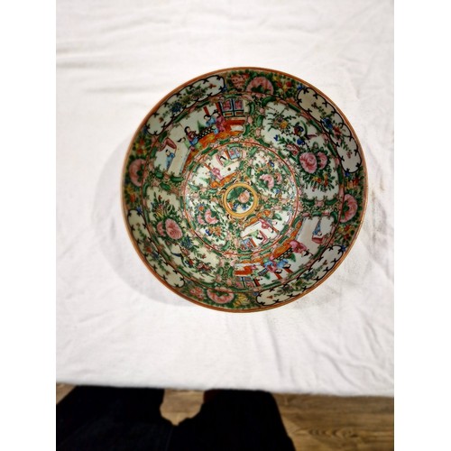 111 - A Chinese Canton porcelain bowl, 20th century, diam. 27.5cm.