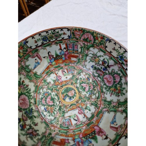 111 - A Chinese Canton porcelain bowl, 20th century, diam. 27.5cm.