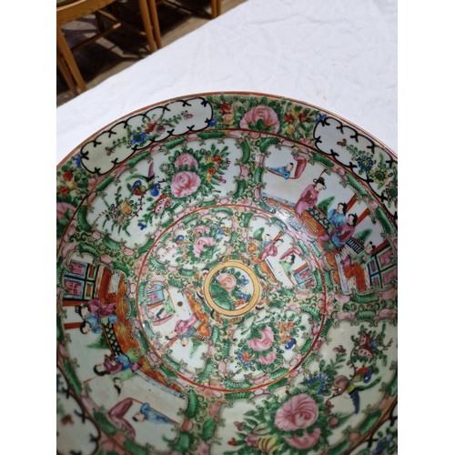 111 - A Chinese Canton porcelain bowl, 20th century, diam. 27.5cm.