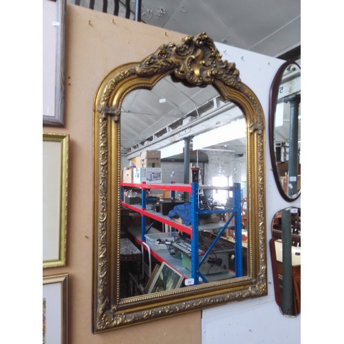 844 - An ornate gilt framed mirror.