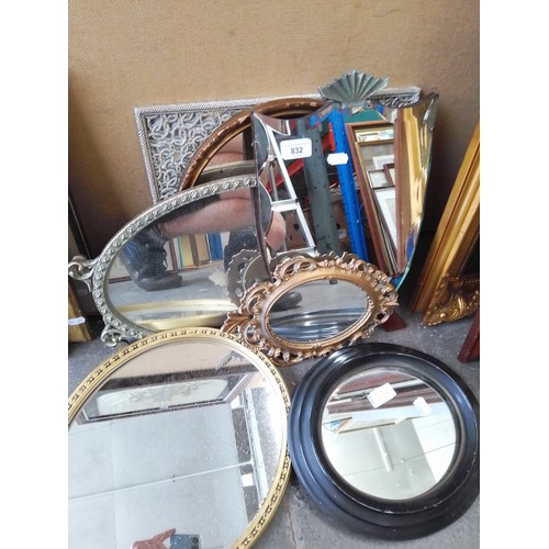 832 - A bundle of 6 vintage mirrors.