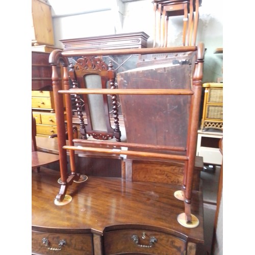 902 - A Victorian mahogany towel rail.