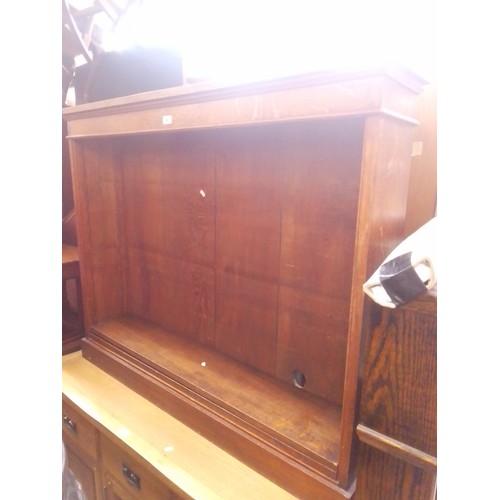 961 - An early 20th century oak bookcase.