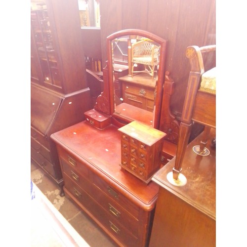 949 - A Victorian mahogany dressing table.