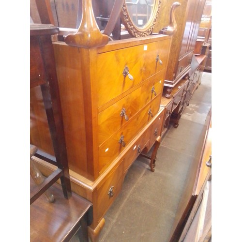 952 - A 1930s Art Deco walnut dressing table and matching chest of drawers.