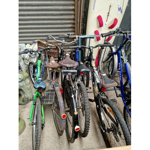 261 - A circa 1950s Raleigh gents 3 speed bike, with Brooks saddle.