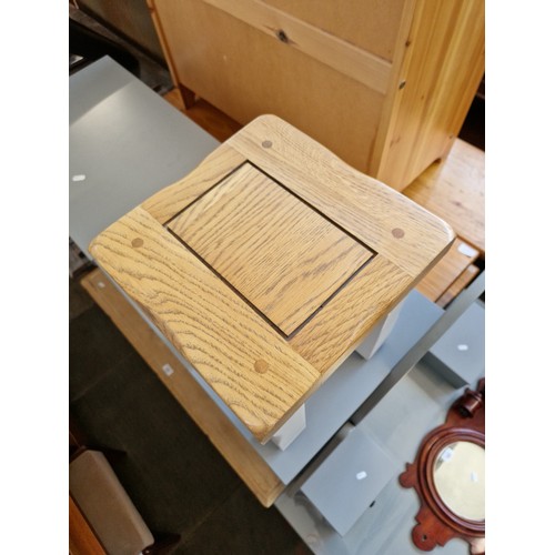 916 - A painted oak nest of tables and TV stand.